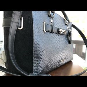 Elegant Black Textured Women's Bag